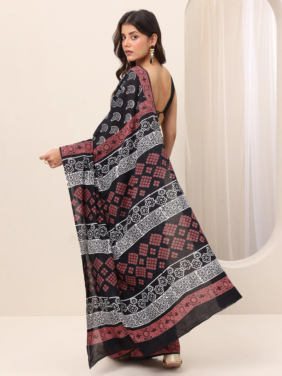  Black Printed Cotton Saree With Unstitched Blouse Piece 