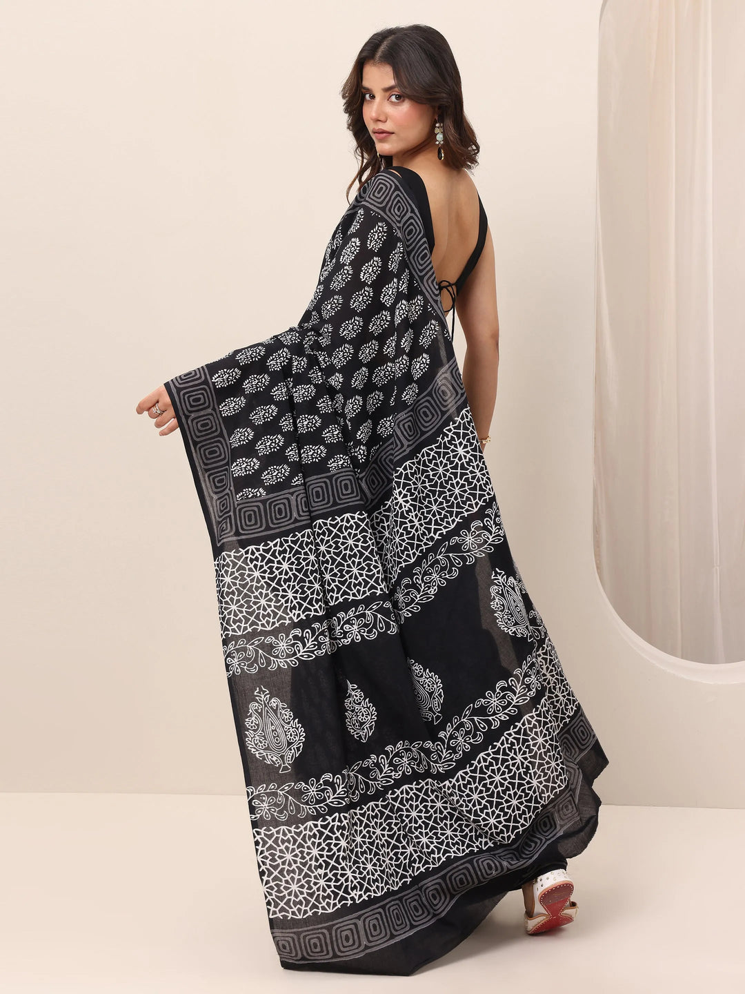  Black Printed Cotton Saree With Unstitched Blouse Piece 