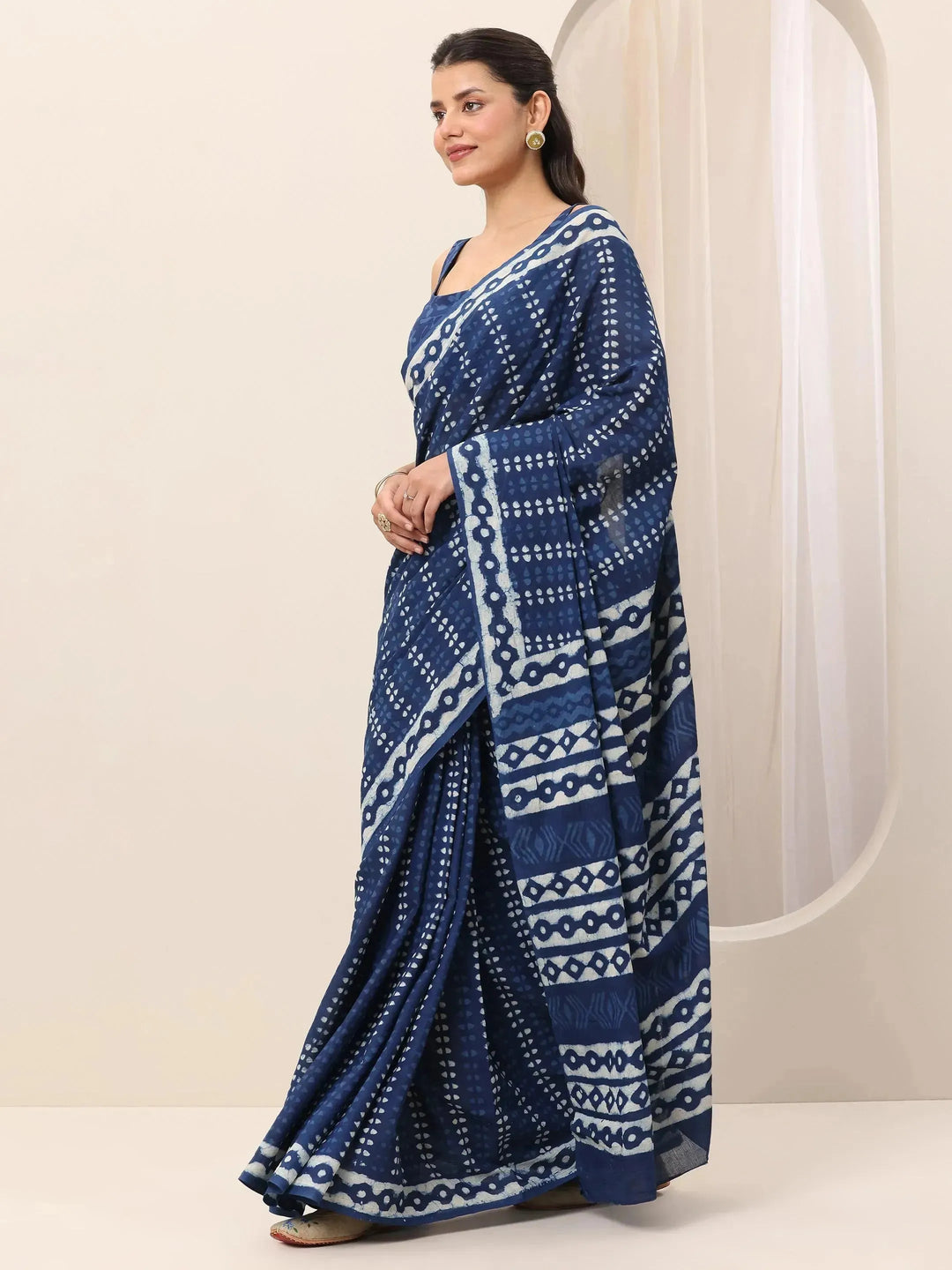 Indigo Printed Cotton Saree With Unstitched Blouse Piece