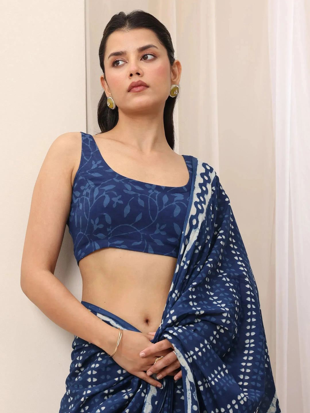  Indigo Printed Cotton Saree With Unstitched Blouse Piece 