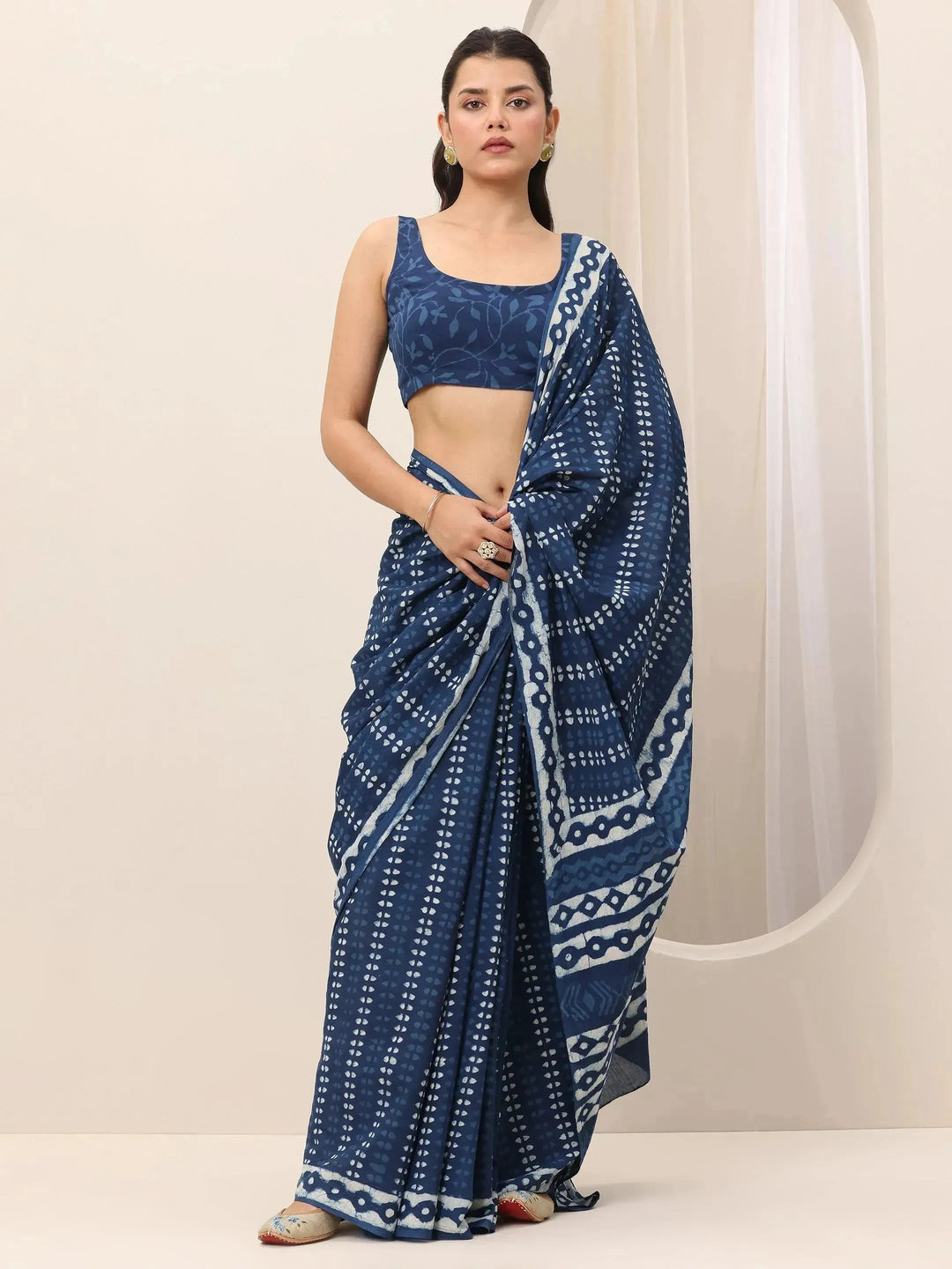  Indigo Printed Cotton Saree With Unstitched Blouse Piece 