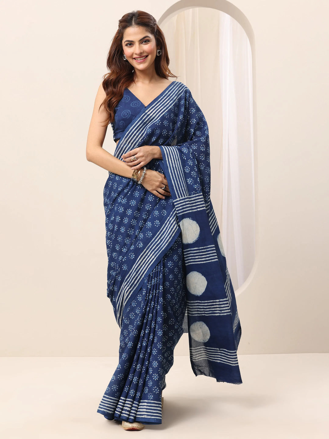  Indigo Printed Cotton Saree With Unstitched Blouse Piece 