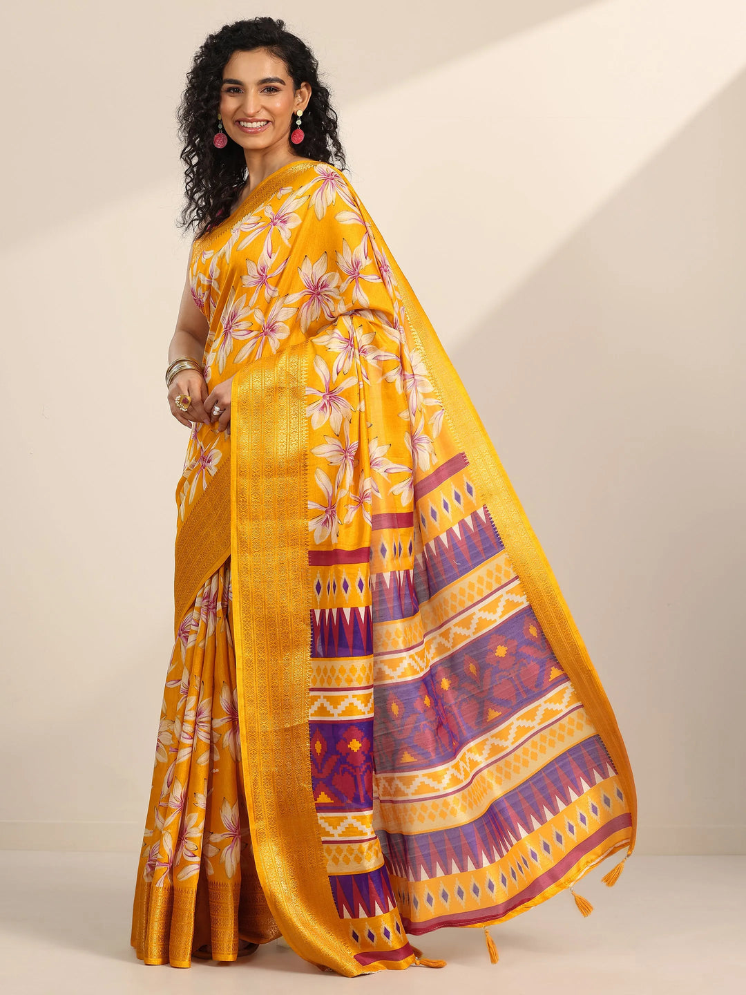  Mustard Printed Silk Blend Saree With Unstitched Blouse Piece 