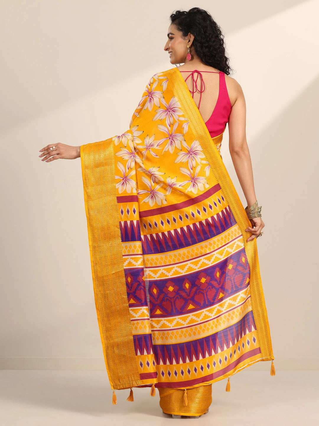  Mustard Printed Silk Blend Saree With Unstitched Blouse Piece 