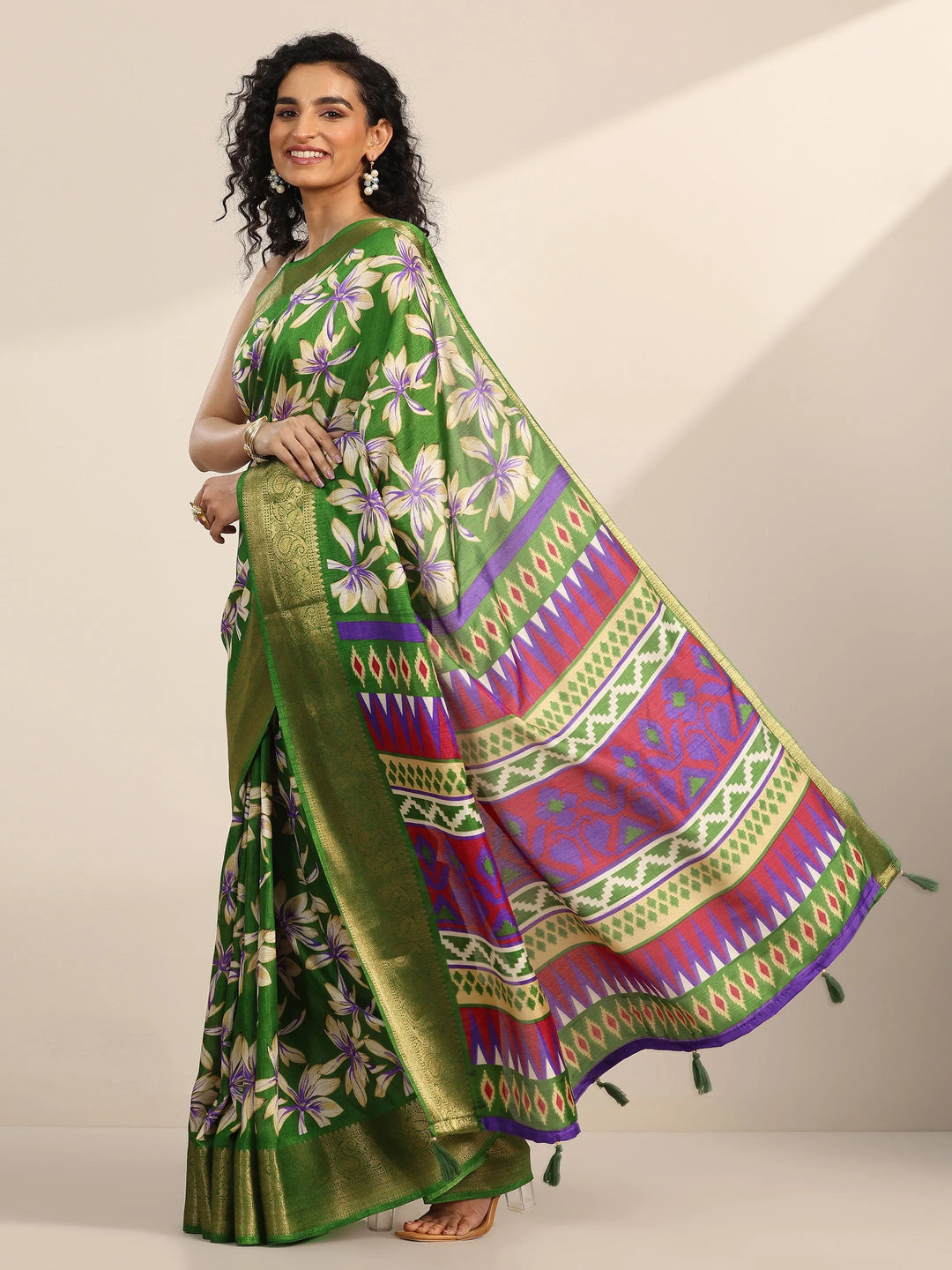  Green Printed Silk Blend Saree With Unstitched Blouse Piece 