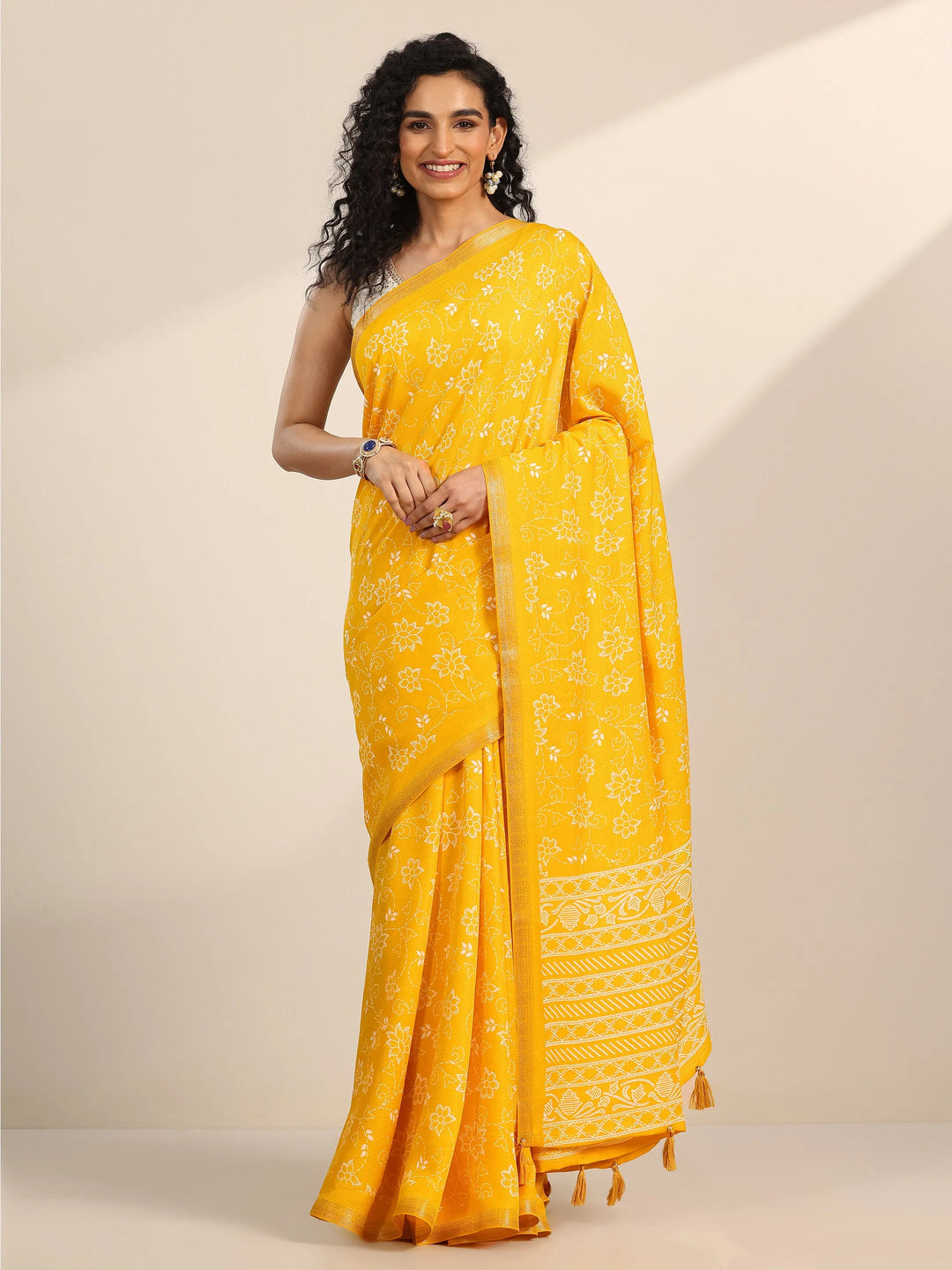  Yellow Printed Georgette Saree With Unstitched Blouse Piece 