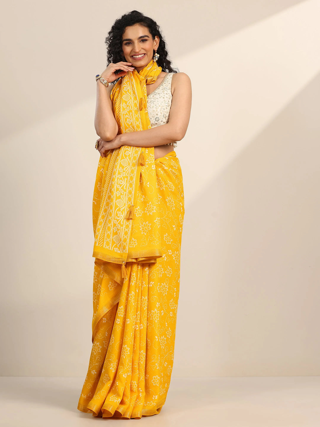  Yellow Printed Georgette Saree With Unstitched Blouse Piece 
