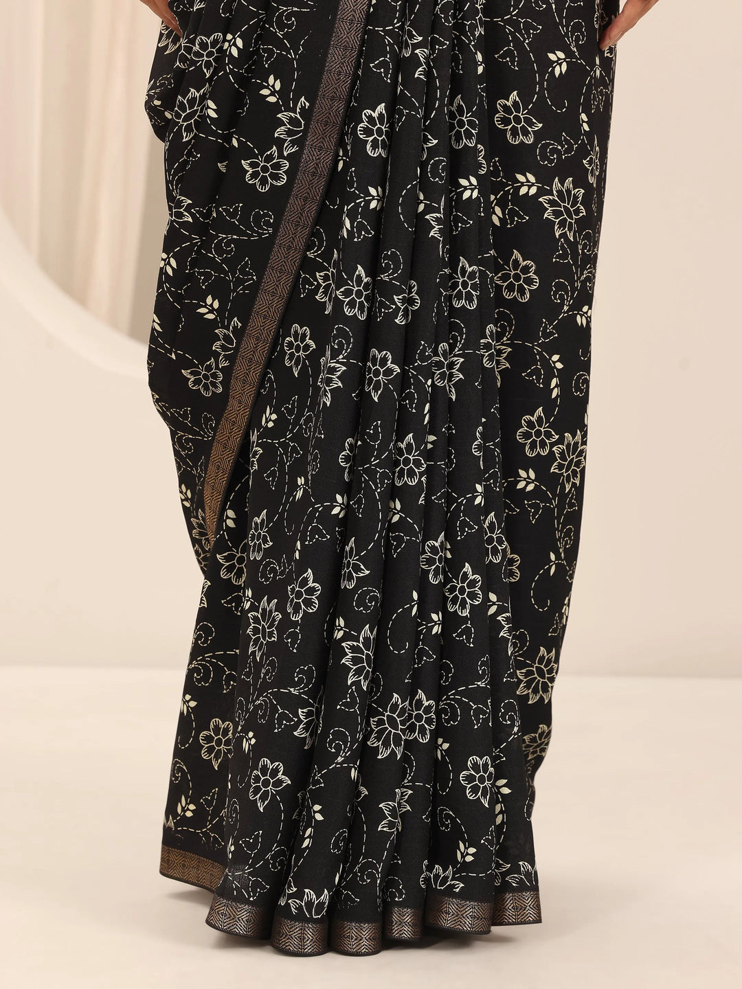  Black Printed Georgette Saree With Unstitched Blouse Piece 
