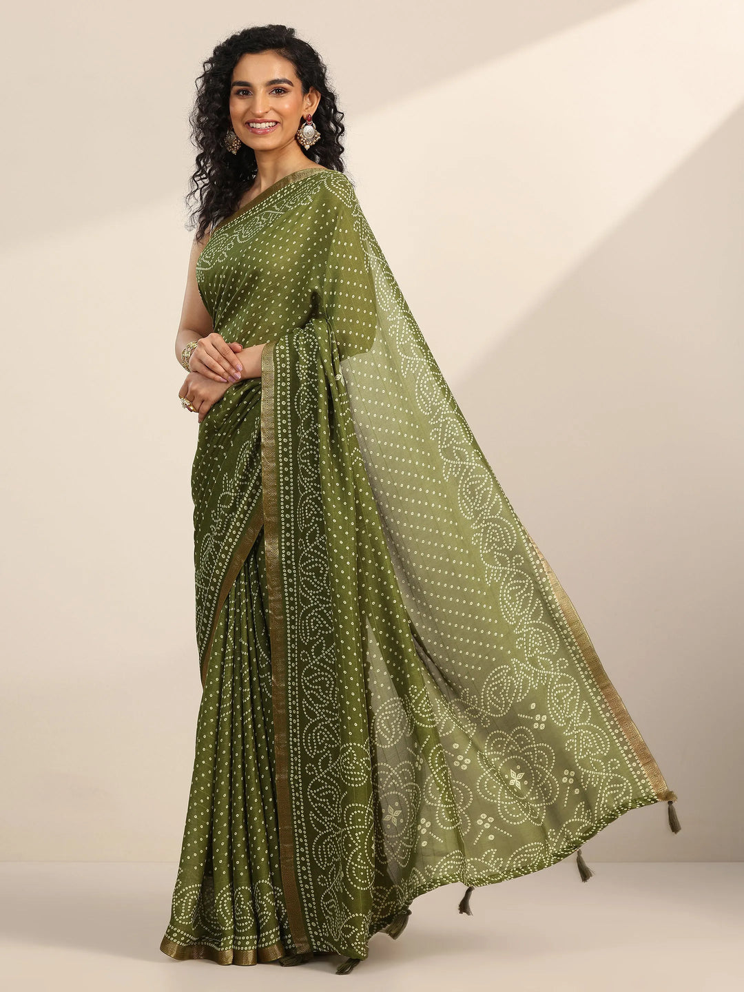  Green Printed Georgette Saree With Unstitched Blouse Piece 