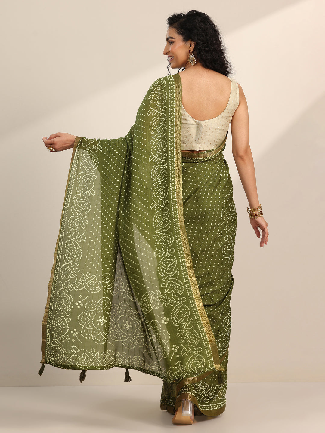  Green Printed Georgette Saree With Unstitched Blouse Piece 