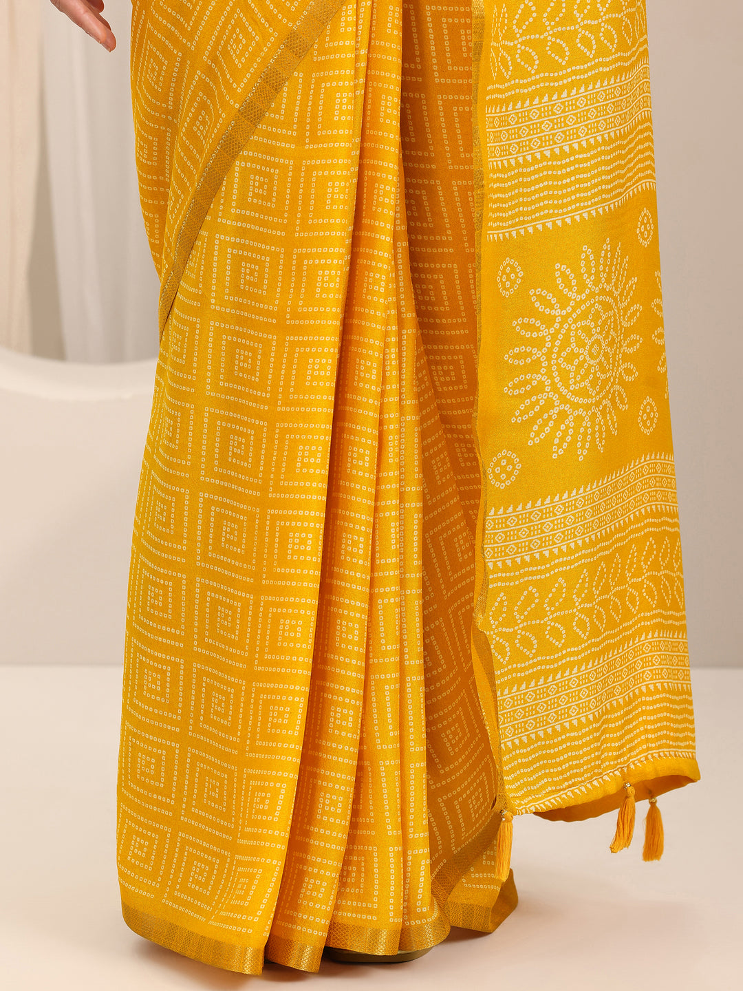  Yellow Printed Georgette Saree With Unstitched Blouse Piece 