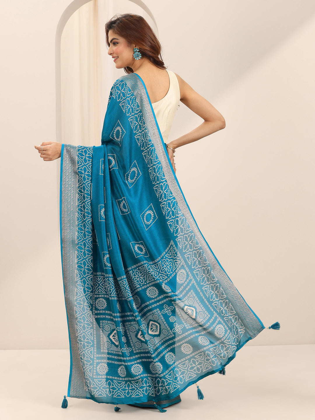  Teal Printed Georgette Saree With Unstitched Blouse Piece 
