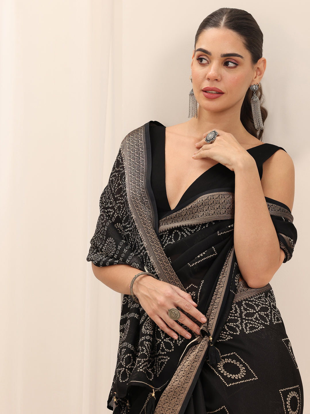 Black Printed Georgette Saree With Unstitched Blouse Piece