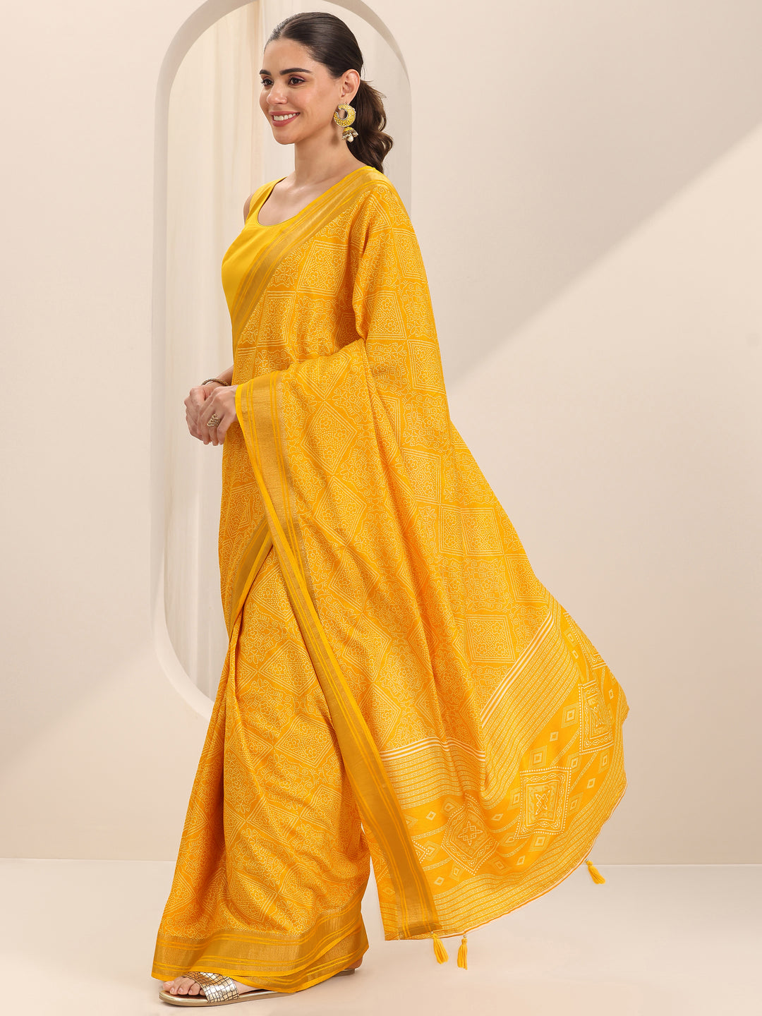  Yellow Printed Silk Blend Saree With Unstitched Blouse Piece 