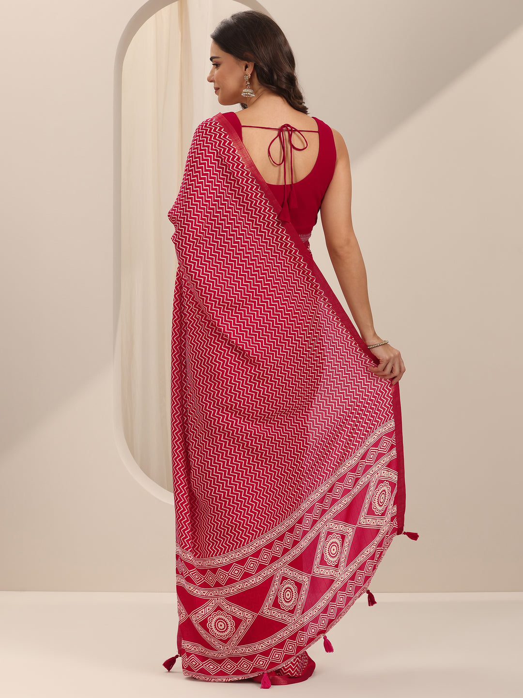  Red Printed Georgette Saree With Unstitched Blouse Piece 