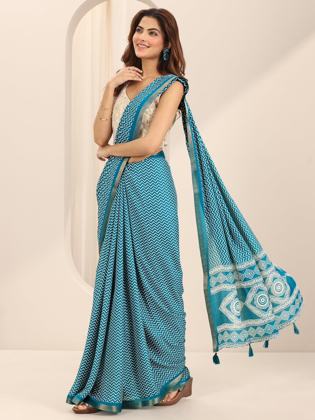  Teal Printed Georgette Saree With Unstitched Blouse Piece 