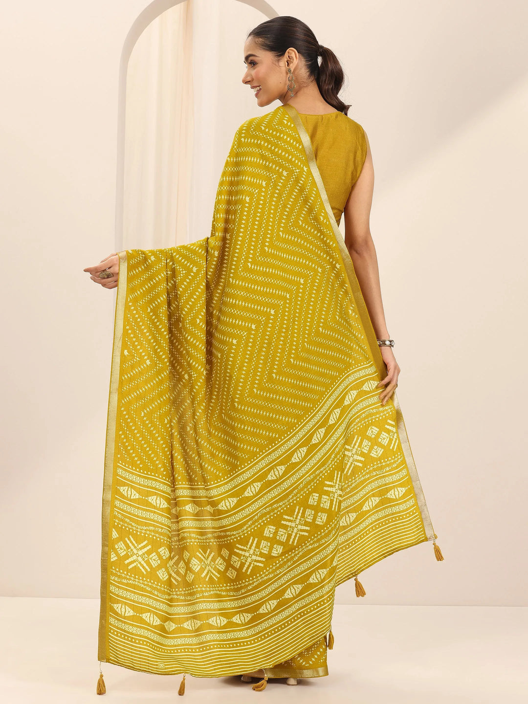  Mustard Printed Georgette Saree With Unstitched Blouse Piece 