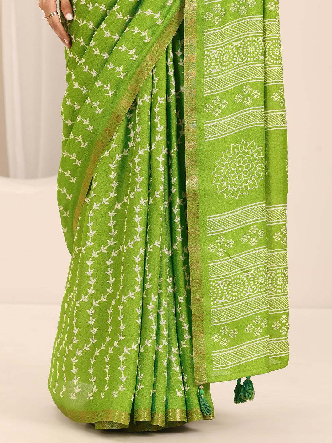  Light Green Printed Georgette Saree With Unstitched Blouse Piece 