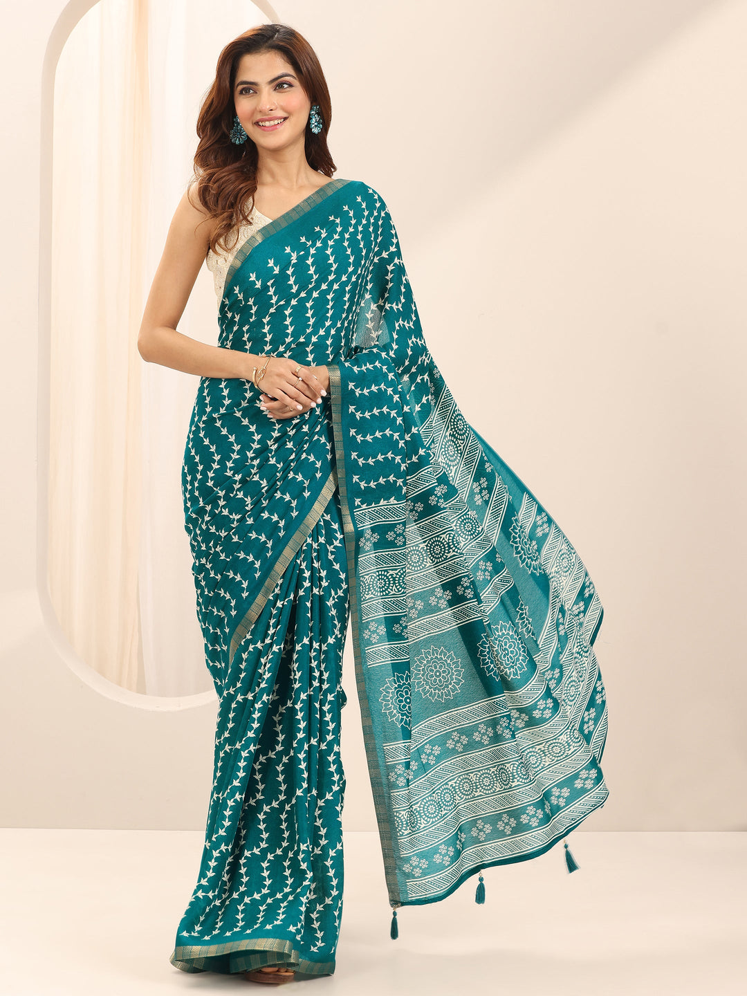  Teal Printed Georgette Saree With Unstitched Blouse Piece 