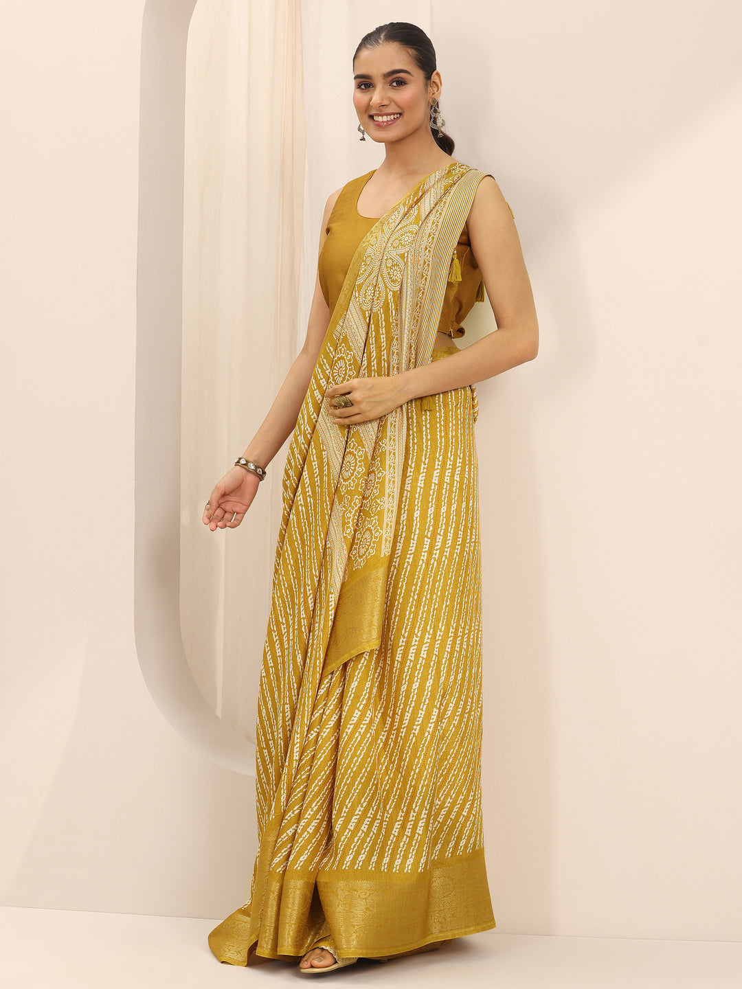 Mustard Printed Silk Blend Saree With Unstitched Blouse Piece 