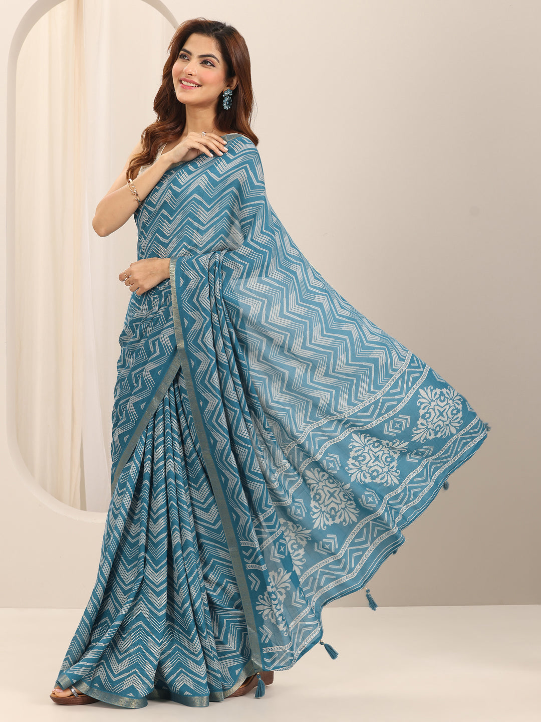  Turquoise Printed Georgette Saree With Unstitched Blouse Piece 