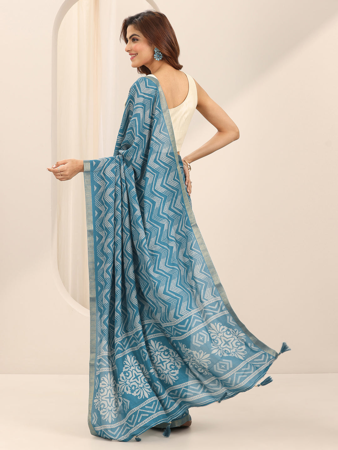  Turquoise Printed Georgette Saree With Unstitched Blouse Piece 