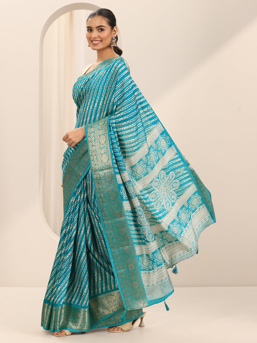  Turquoise Printed Silk Blend Saree With Unstitched Blouse Piece 