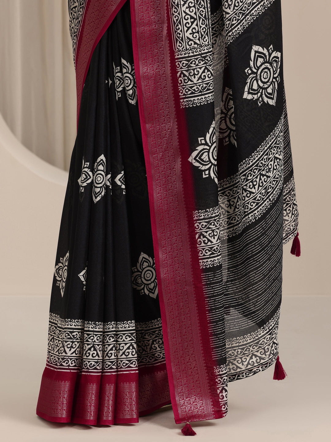  Black Printed Georgette Saree With Unstitched Blouse Piece 