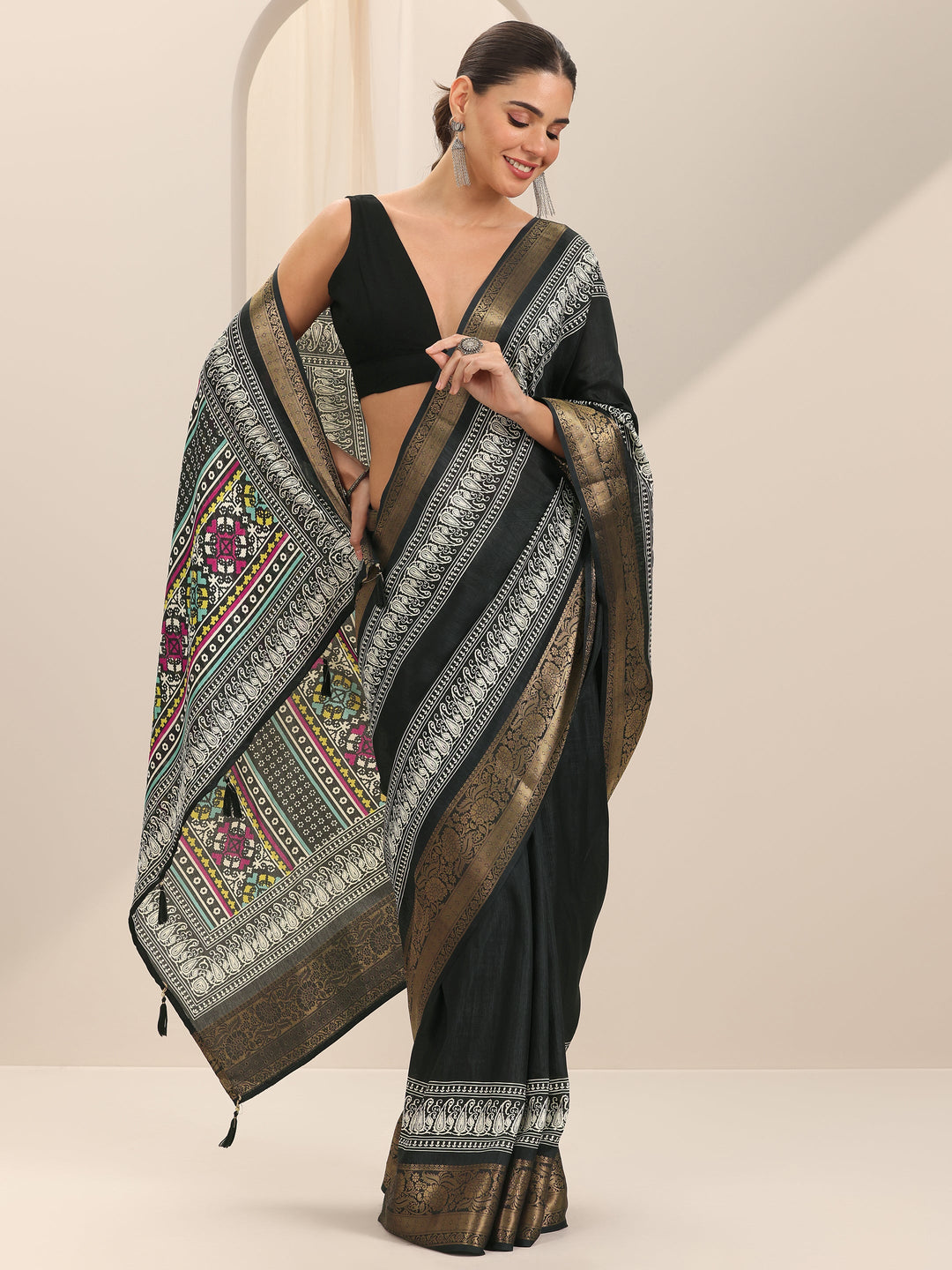  Black Solid Silk Blend Saree With Unstitched Blouse Piece 
