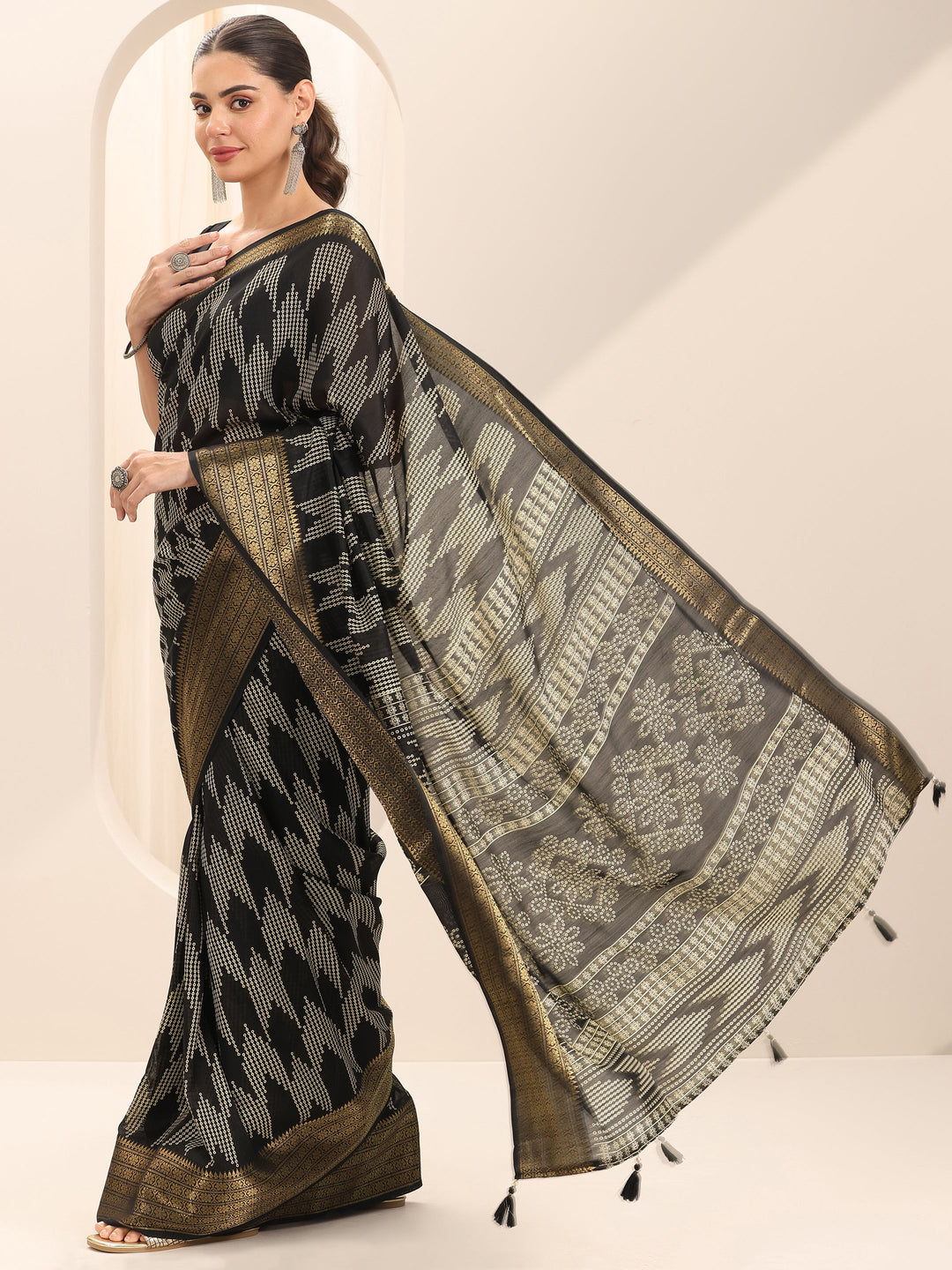  Black Printed Silk Blend Saree With Unstitched Blouse Piece 
