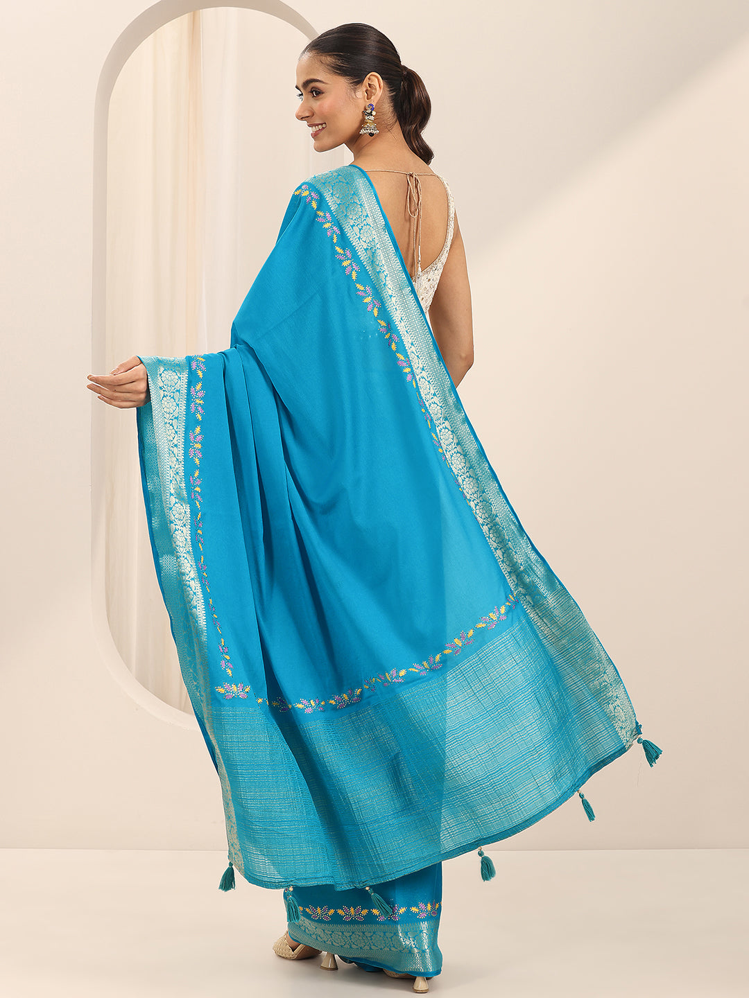  Turquoise Solid Crepe Saree With Unstitched Blouse Piece 