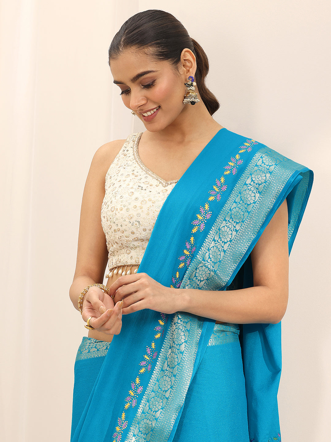  Turquoise Solid Crepe Saree With Unstitched Blouse Piece 