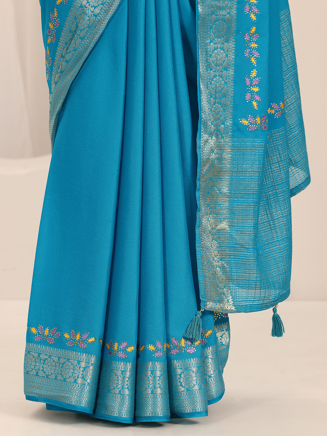  Turquoise Solid Crepe Saree With Unstitched Blouse Piece 