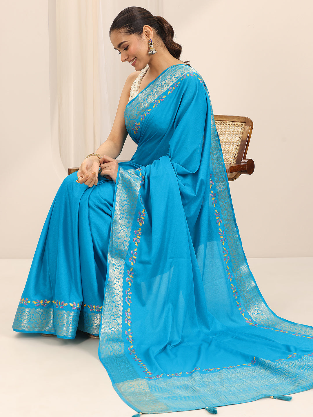  Turquoise Solid Crepe Saree With Unstitched Blouse Piece 