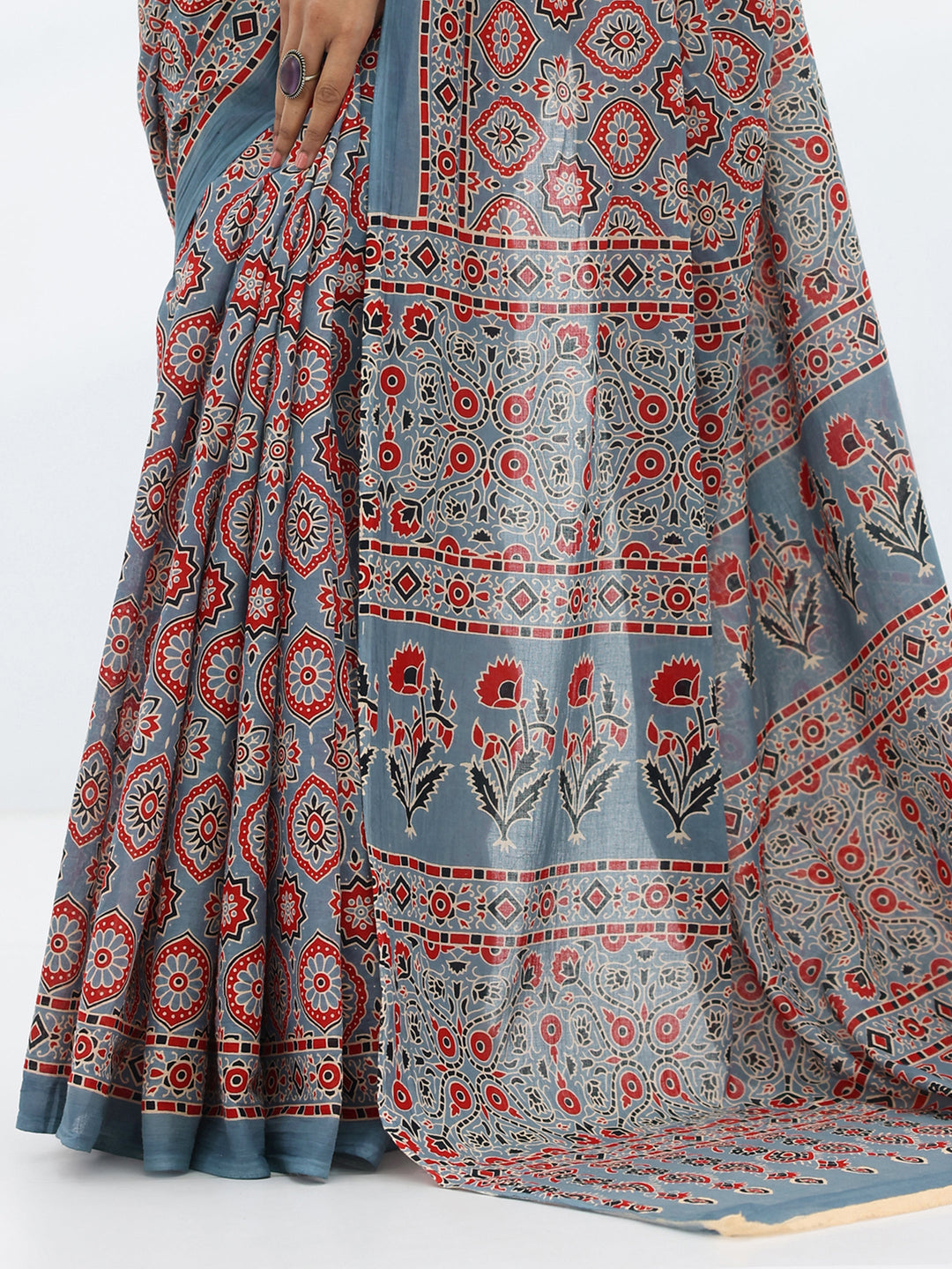  Grey Printed Cotton Saree With Unstitched Blouse Piece 