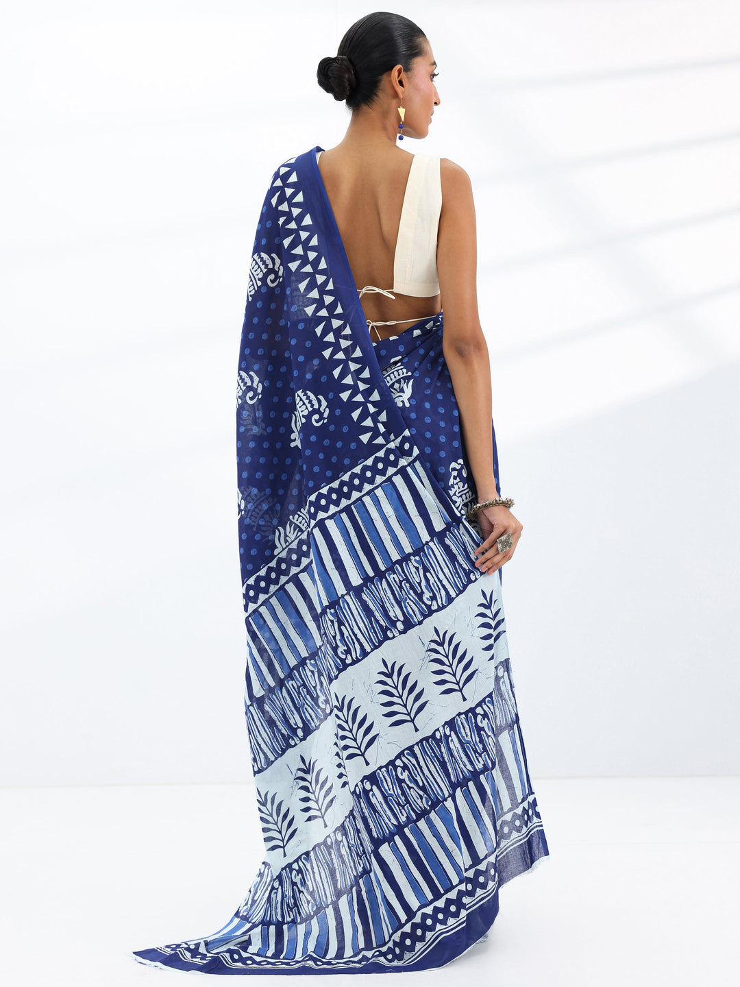  Blue Solid Cotton Saree With Unstitched Blouse Piece 