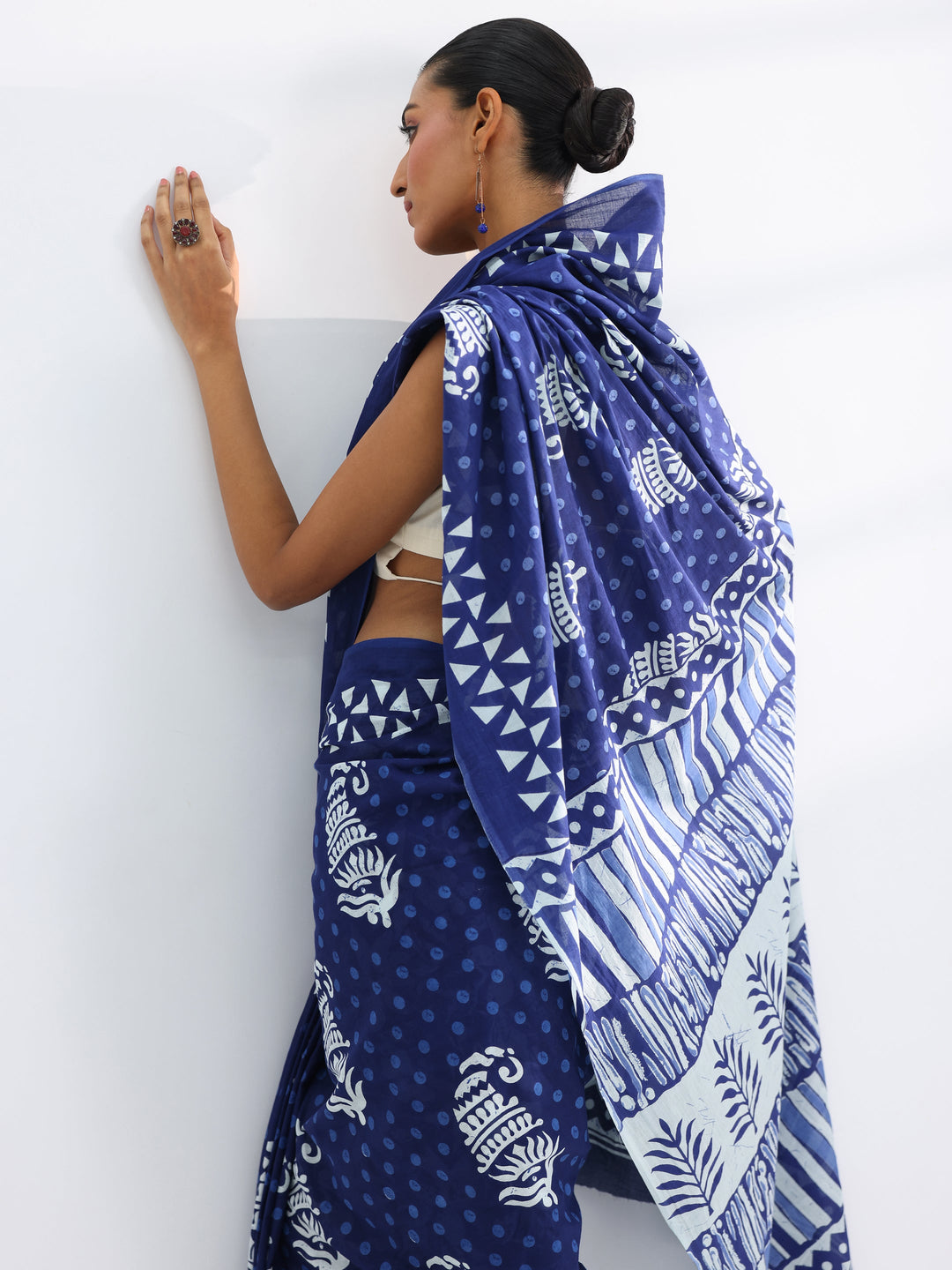  Blue Solid Cotton Saree With Unstitched Blouse Piece 
