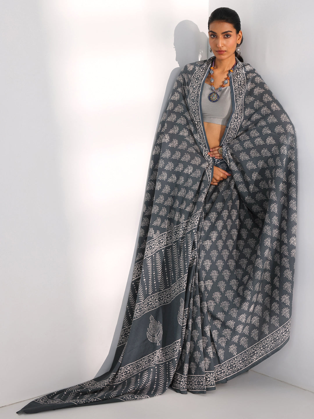  Grey Printed Cotton Saree With Unstitched Blouse Piece 