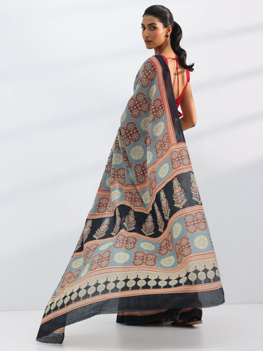  Grey Printed Cotton Saree With Unstitched Blouse Piece 