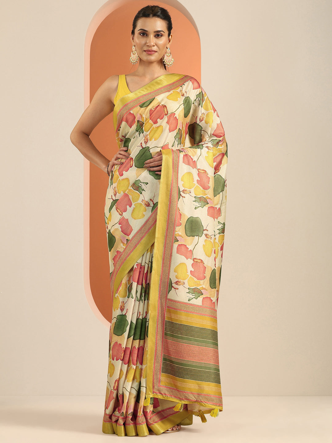  Off white Printed Silk Blend Saree With Unstitched Blouse Piece 