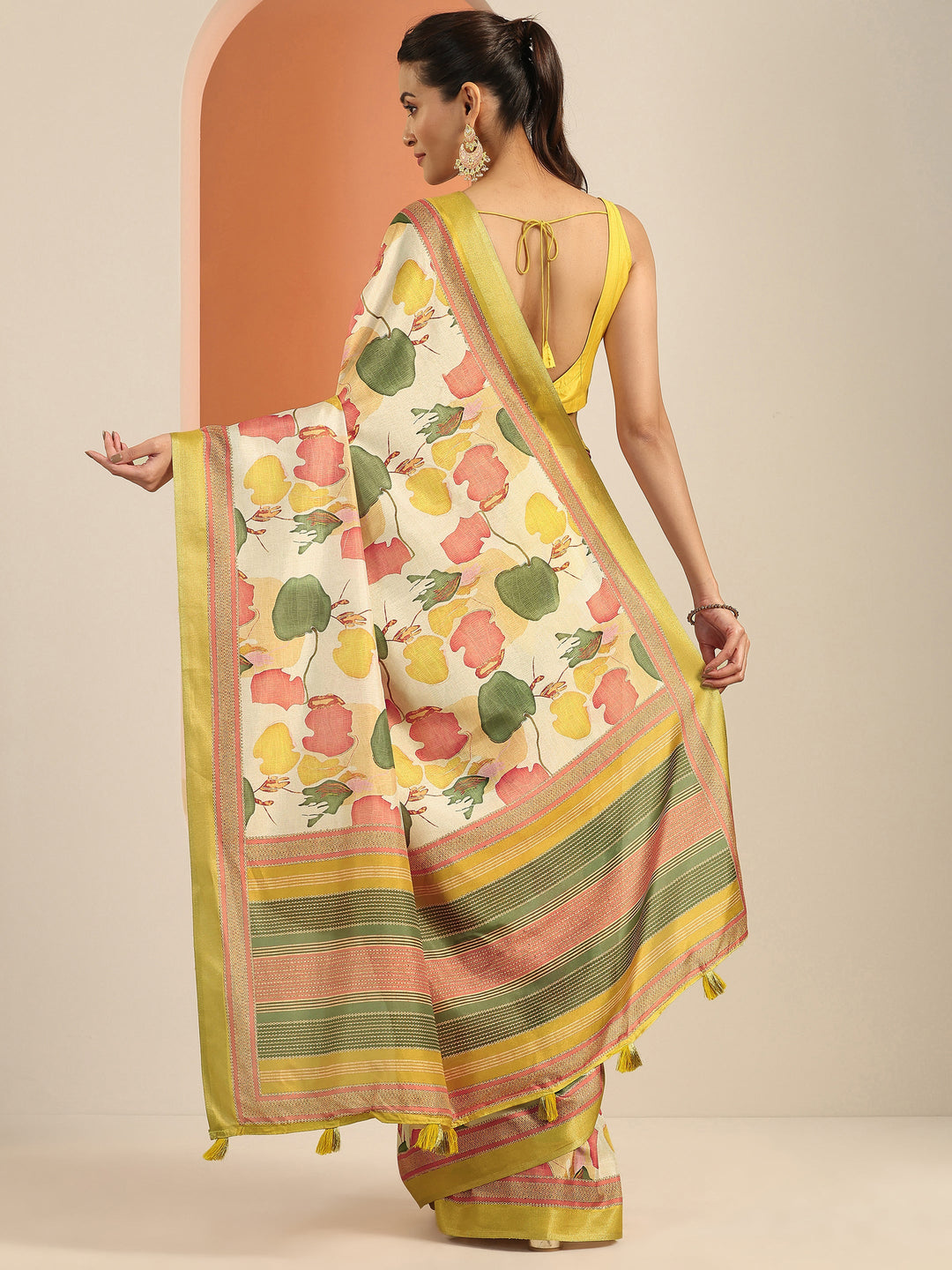  Off white Printed Silk Blend Saree With Unstitched Blouse Piece 