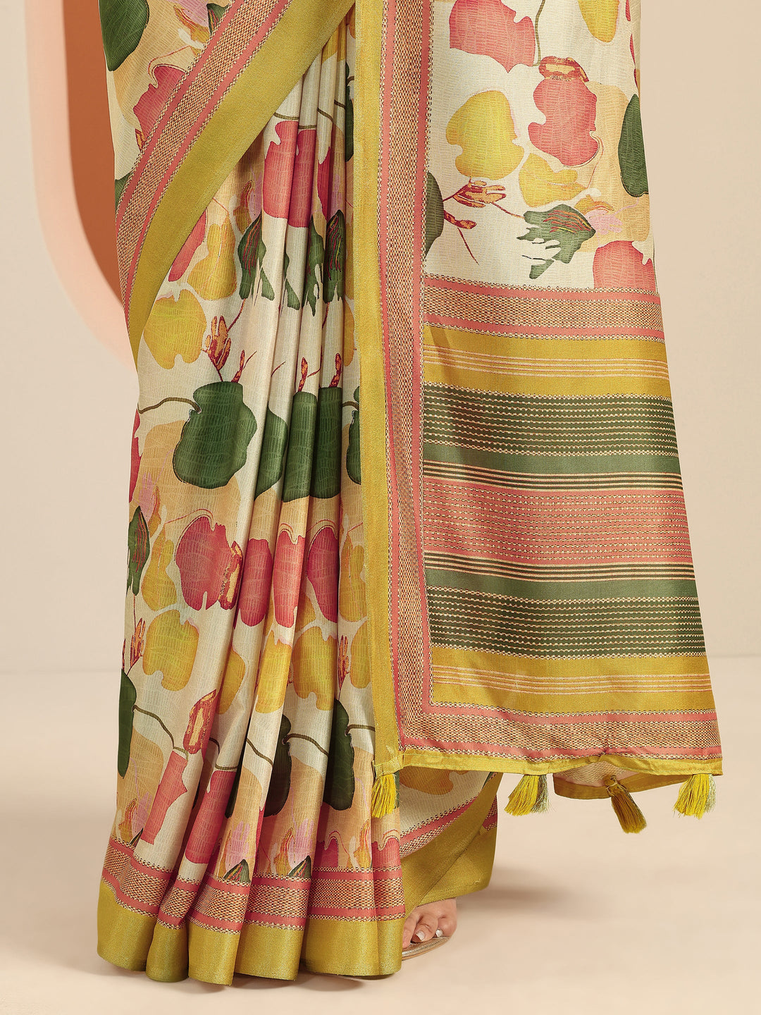  Off white Printed Silk Blend Saree With Unstitched Blouse Piece 