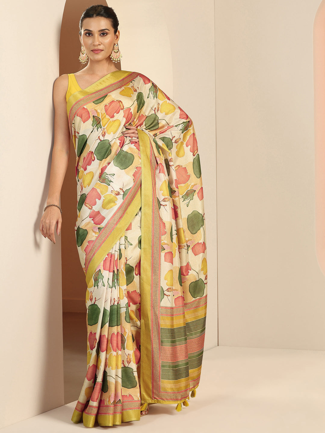  Off white Printed Silk Blend Saree With Unstitched Blouse Piece 