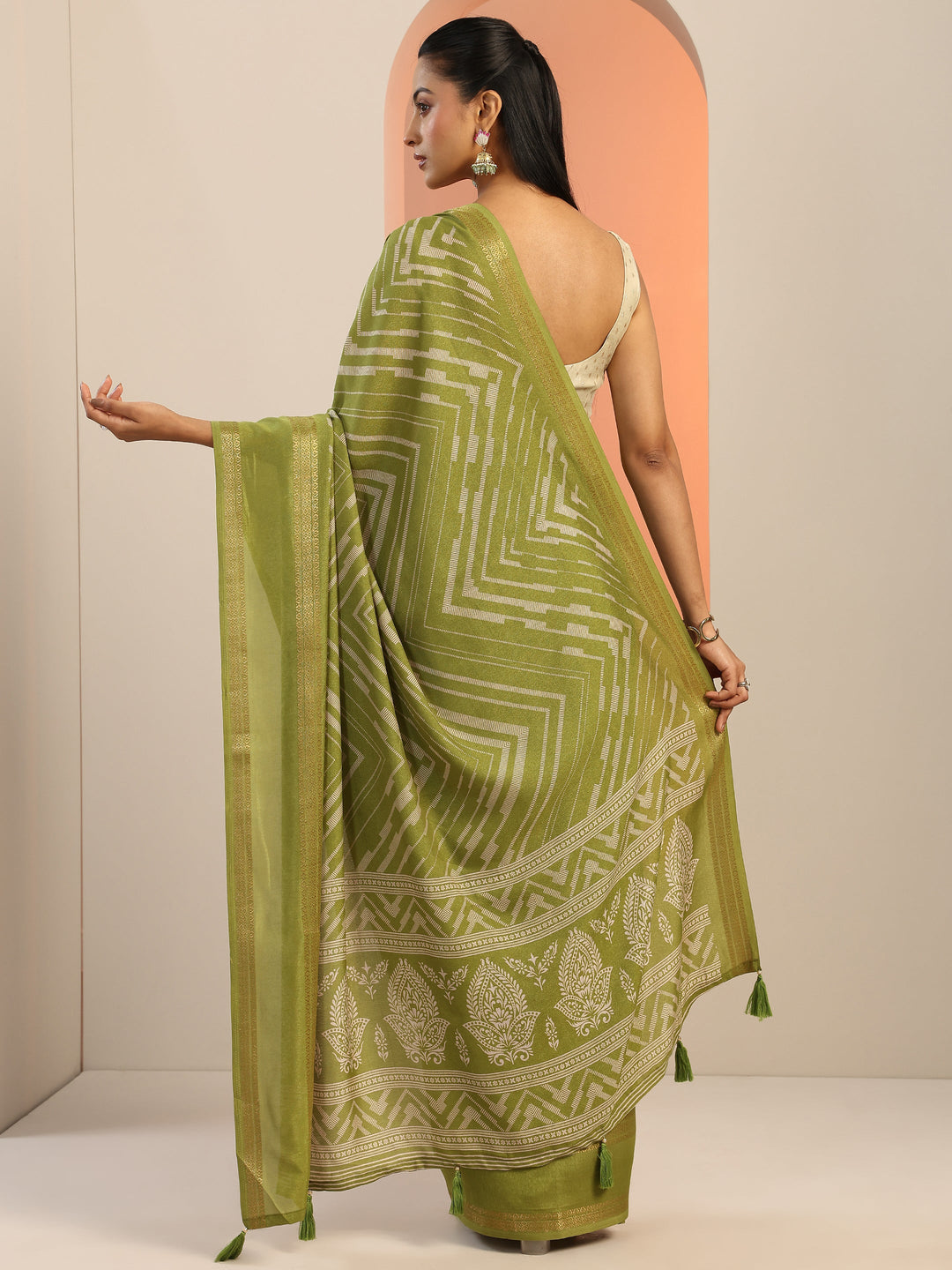  Green Printed Georgette Saree With Unstitched Blouse Piece 