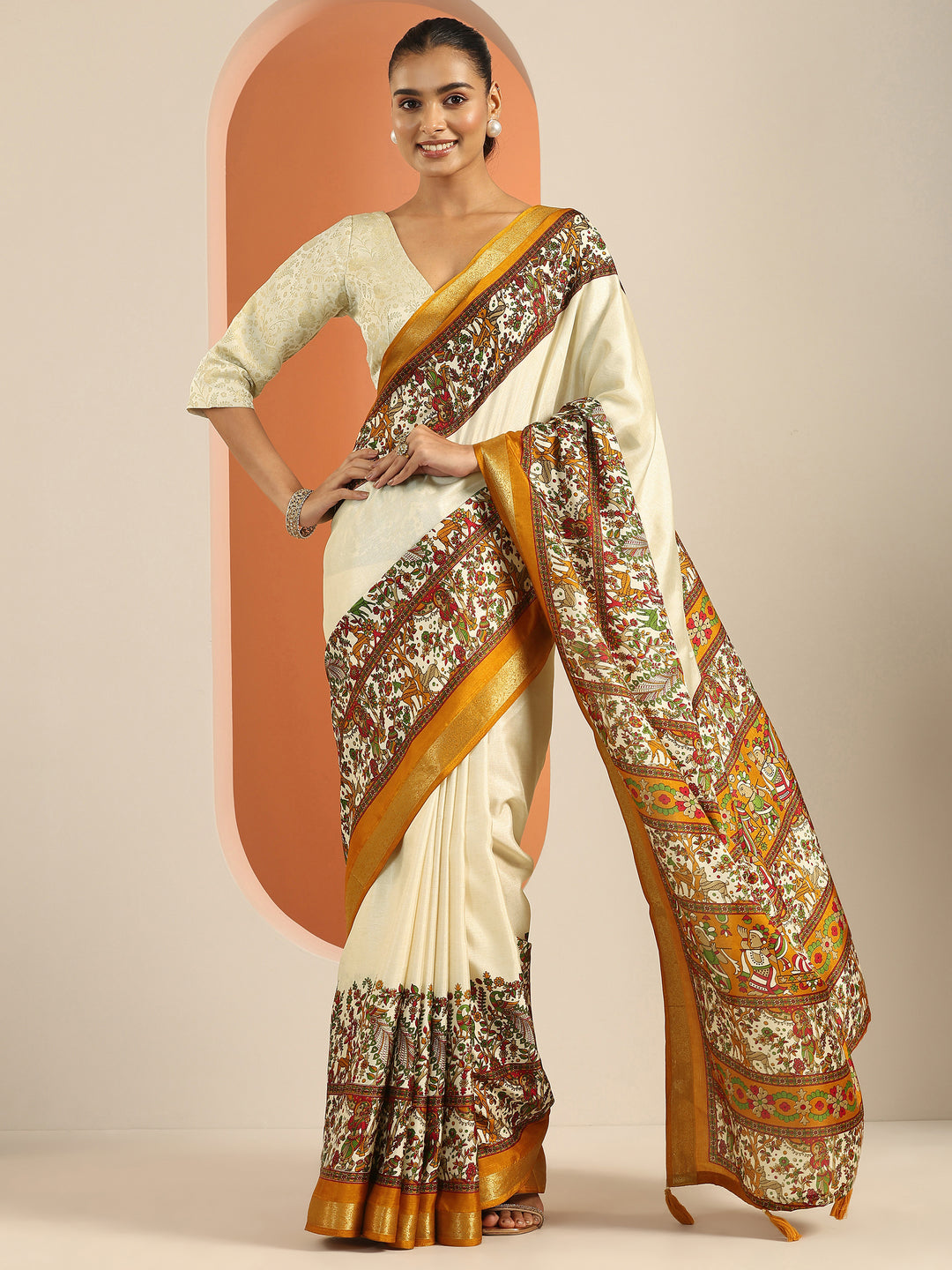  Beige Solid Georgette Saree With Unstitched Blouse Piece 