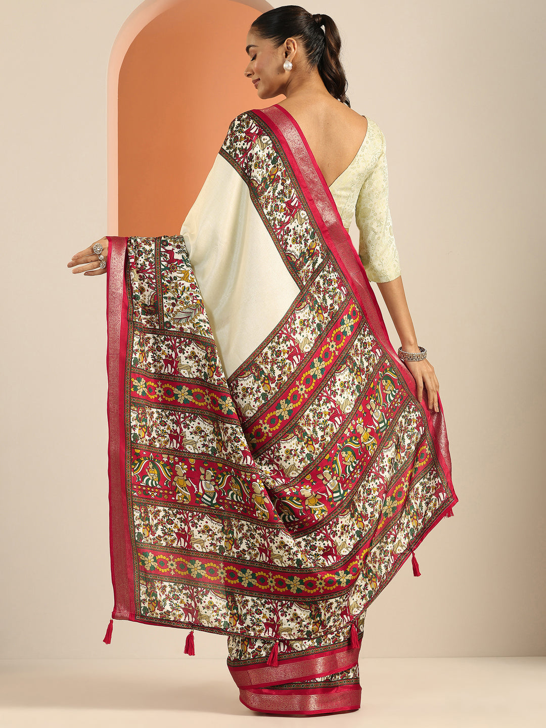  Beige Solid Georgette Saree With Unstitched Blouse Piece 