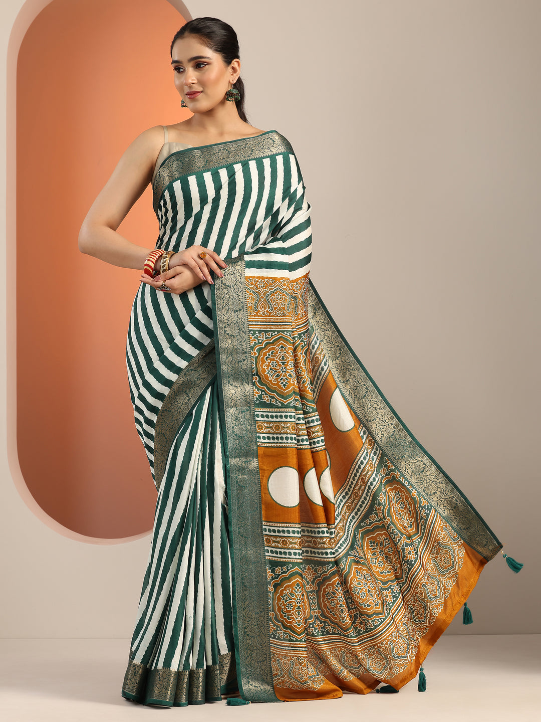  Green Printed Silk Blend Saree With Unstitched Blouse Piece 