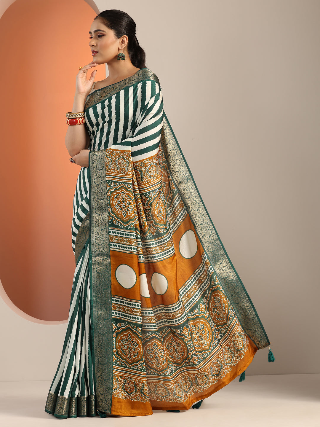  Green Printed Silk Blend Saree With Unstitched Blouse Piece 