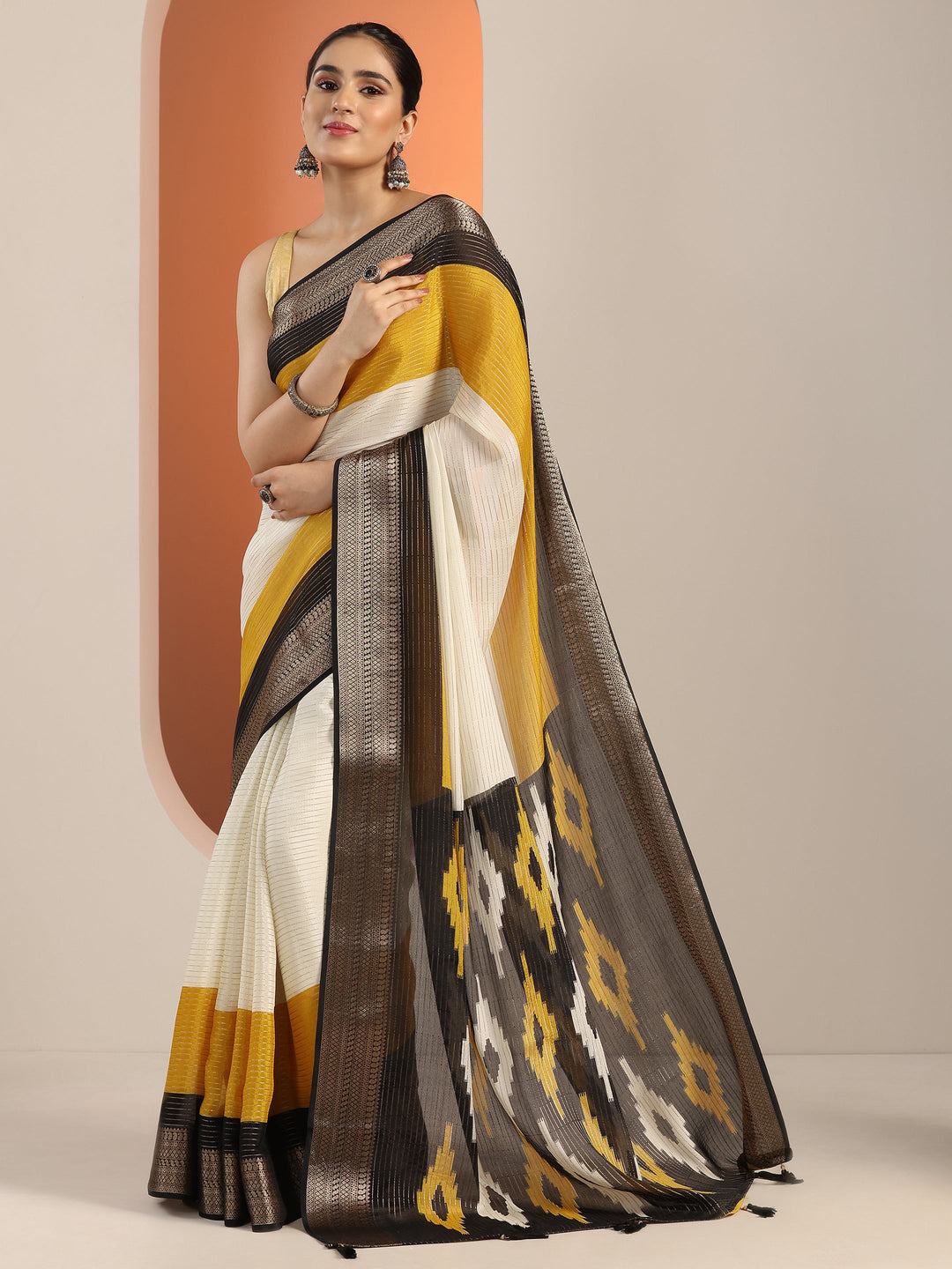  Off white Solid Silk Blend Saree With Unstitched Blouse Piece 