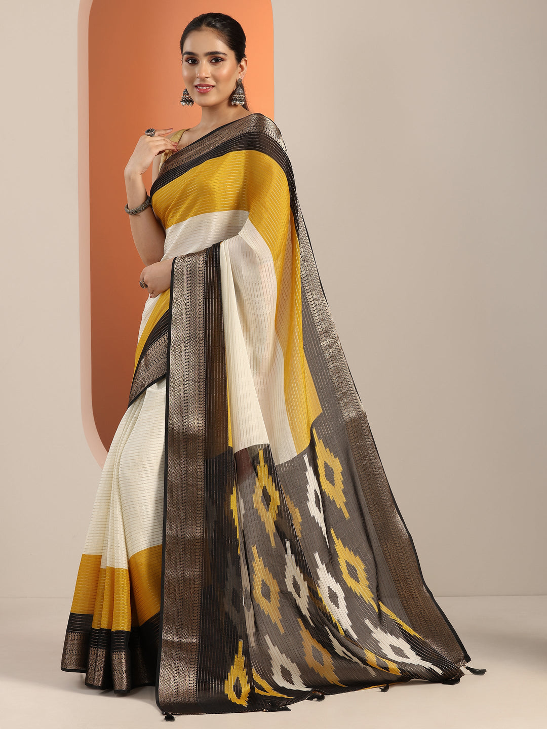  Off white Solid Silk Blend Saree With Unstitched Blouse Piece 